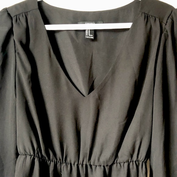 Little black dress with bell sleeves - Picture 5 of 5